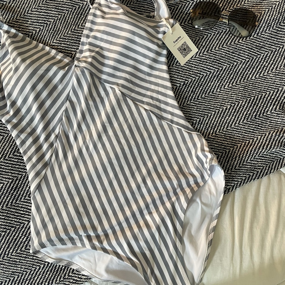Cupshe stripe one-piece bathing suit